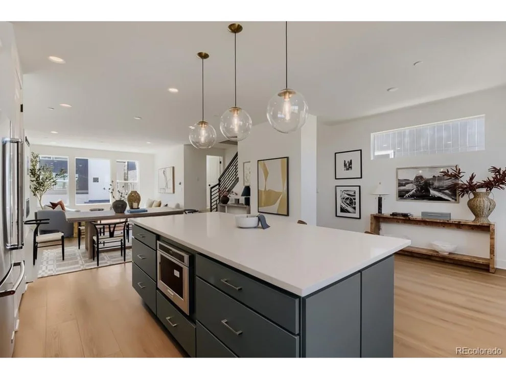 Unit for sale at 10922 E Hinsdale Cir, Centennial, CO 80112
