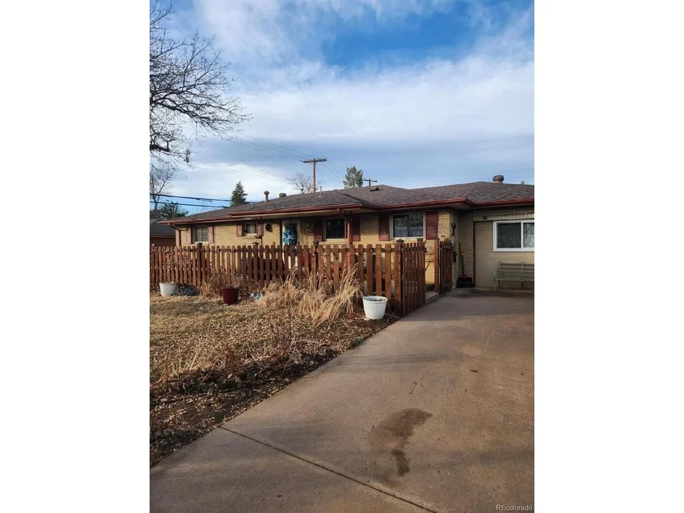 Unit for sale at 271 E Davies Ave, Centennial, CO 80122