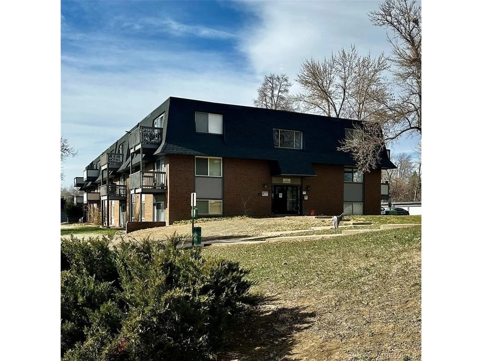 Unit for sale at 230 E Highline Cir, Centennial, CO 80122