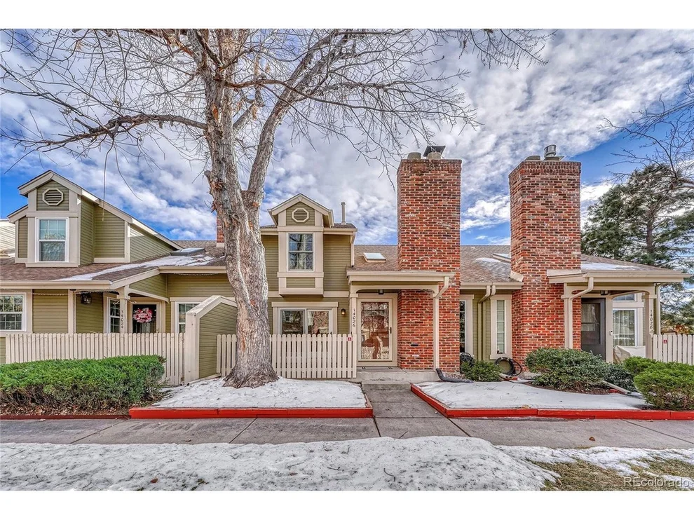 Unit for sale at 14026 E Radcliff Cir, Aurora, CO 80015