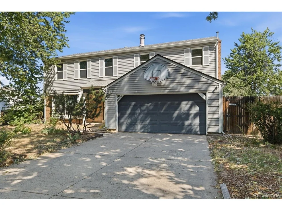 Unit for sale at 1404 S Vaughn Cir, Aurora, CO 80012
