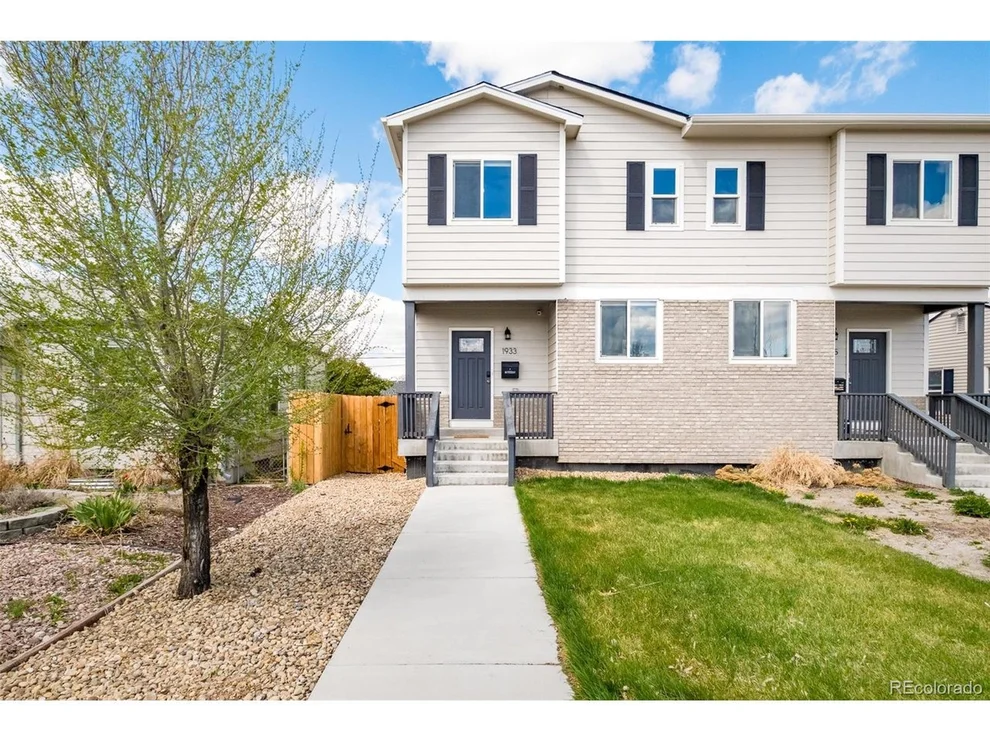 Unit for sale at 1933 Oakland St, Aurora, CO 80010