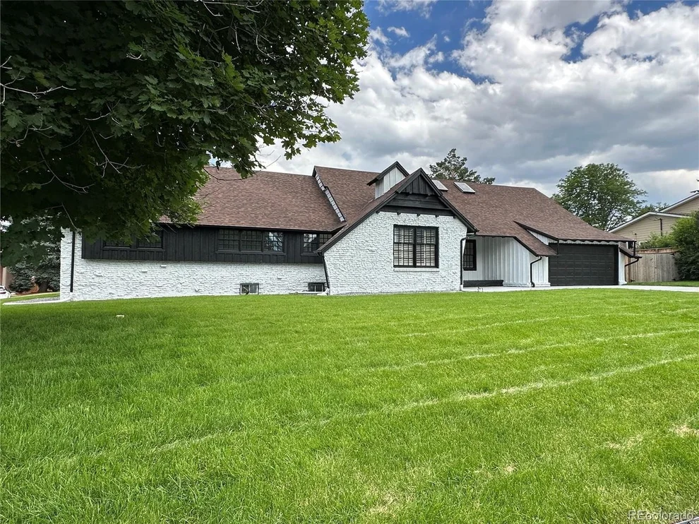 Unit for sale at 3870 S Hillcrest Dr, Denver, CO 80237