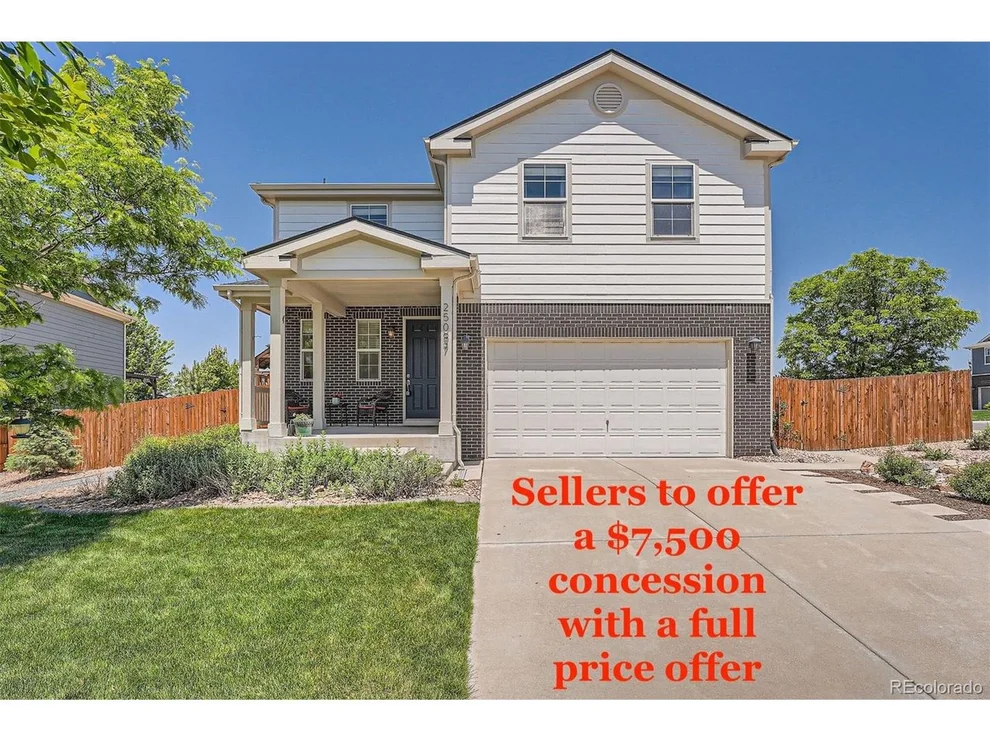 Unit for sale at 25097 E Lake Dr, Aurora, CO 80016