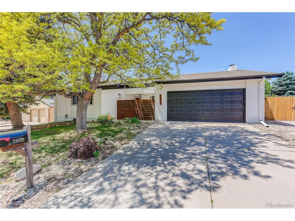 Unit for sale at 2669 S Moline Ct, Aurora, CO 80014