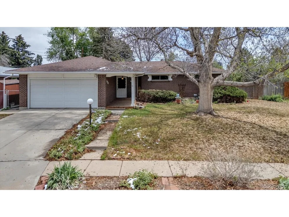 Unit for sale at 3220 S Fulton Ct, Denver, CO 80231