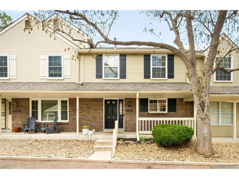 Unit for sale at 6958 E Briarwood Cir, Centennial, CO 80112