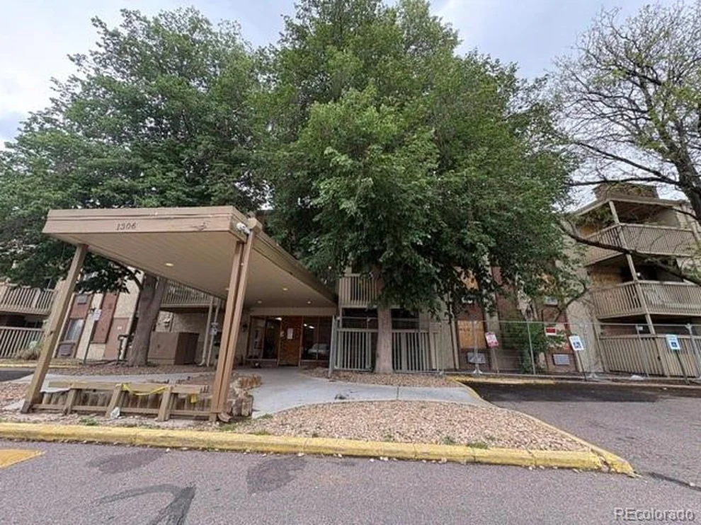 Unit for sale at 1304 S Parker Rd, Denver, CO 80231