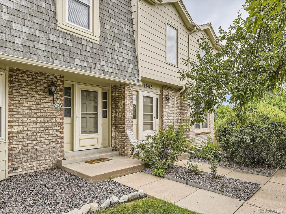 Unit for sale at 7608 S Cove Cir, Centennial, CO 80122