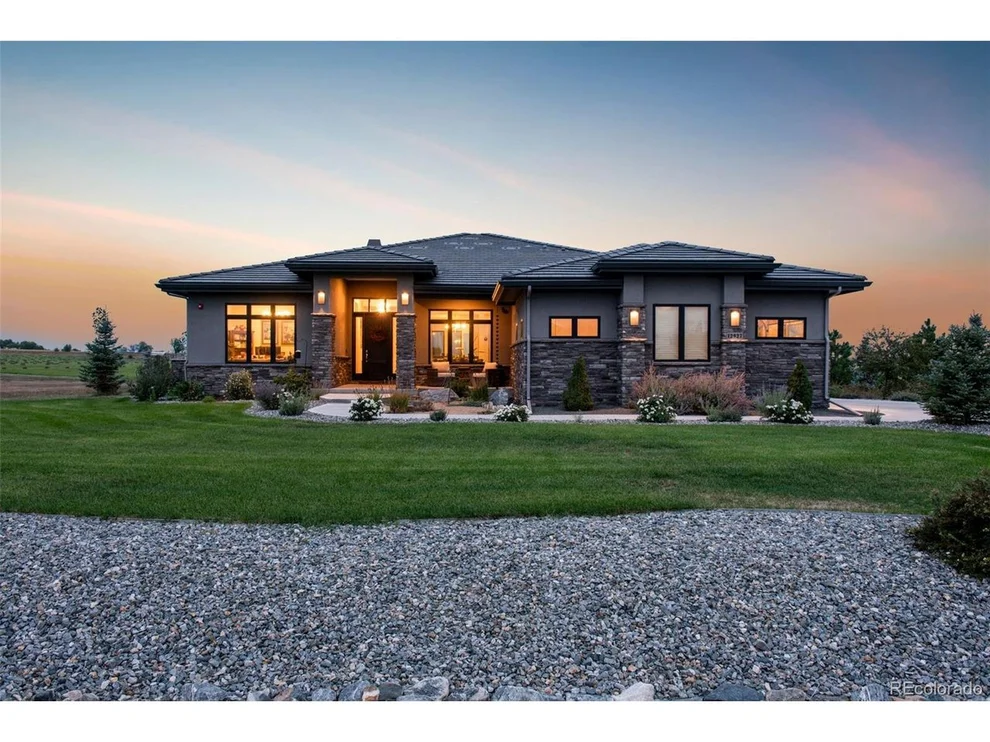 Unit for sale at 12927 Woodridge Dr, Longmont, CO 80504