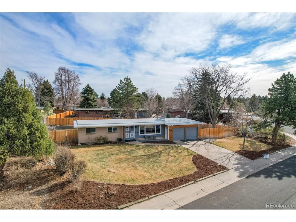 Unit for sale at 323 E Briarwood Dr, Centennial, CO 80122