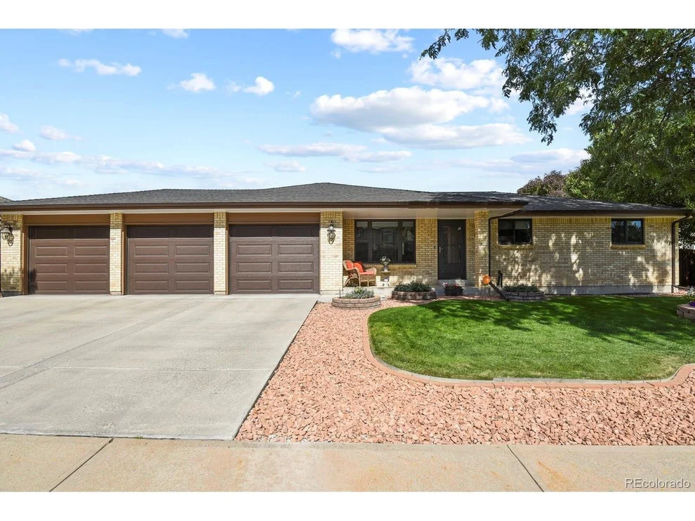 Unit for sale at 11287 W Dumbarton Dr, Littleton, CO 80127