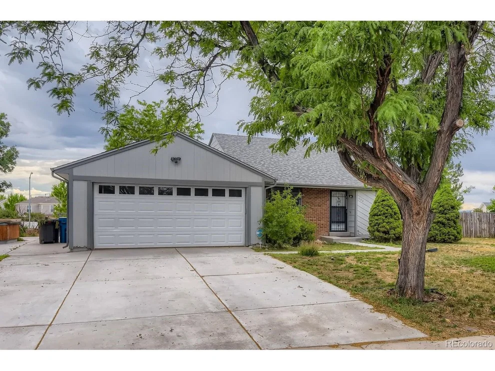 Unit for sale at 993 S Richfield Way, Aurora, CO 80017