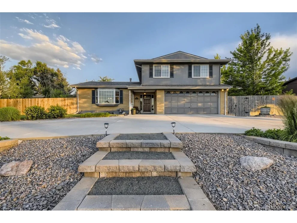 Unit for sale at 10920 W Glennon Dr, Lakewood, CO 80226