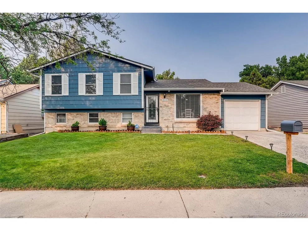 Unit for sale at 2015 S Ivory Way, Aurora, CO 80013
