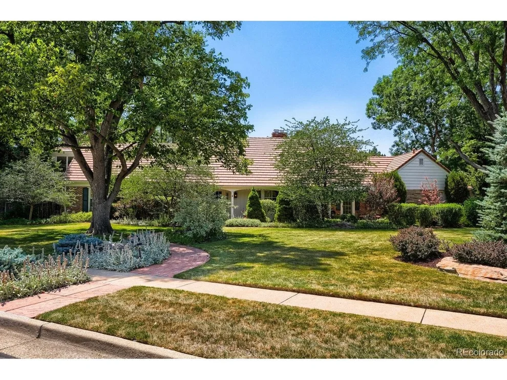 Unit for sale at 5522 W Lakeridge Rd, Lakewood, CO 80227