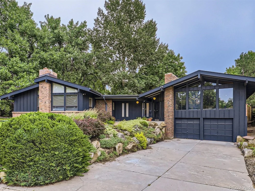 Unit for sale at 12164 W Applewood Knolls Dr, Lakewood, CO 80215