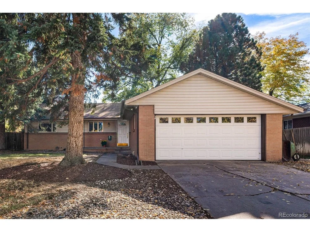 Unit for sale at 890 E Oakwood Ave, Centennial, CO 80121
