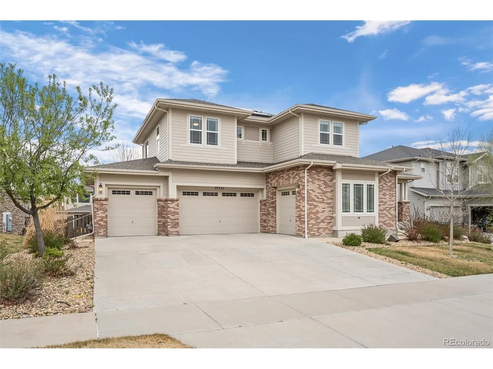 Unit for sale at 27523 E Euclid Dr, Aurora, CO 80016