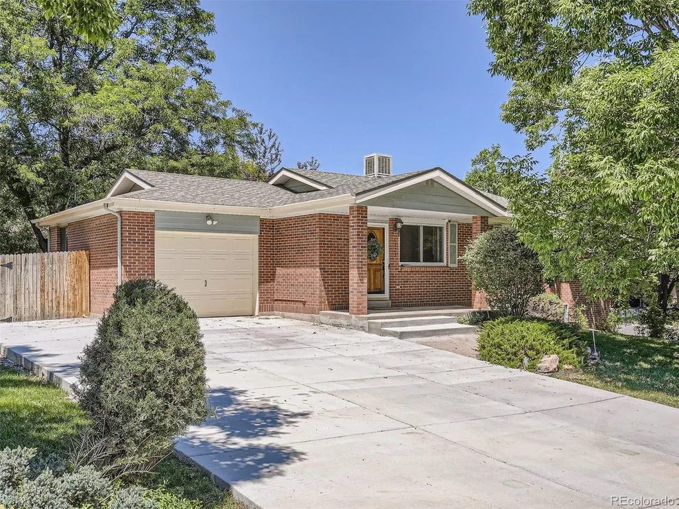 Unit for sale at 6923 S Lakeview St, Littleton, CO 80120