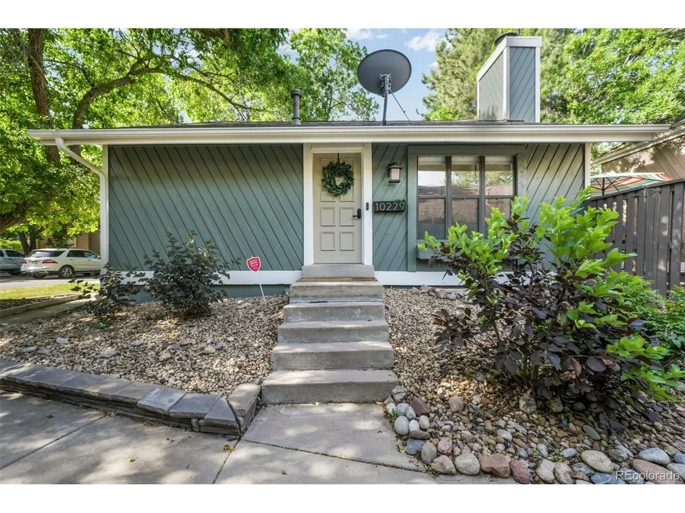 Unit for sale at 10229 E Peakview Ave, Englewood, CO 80111