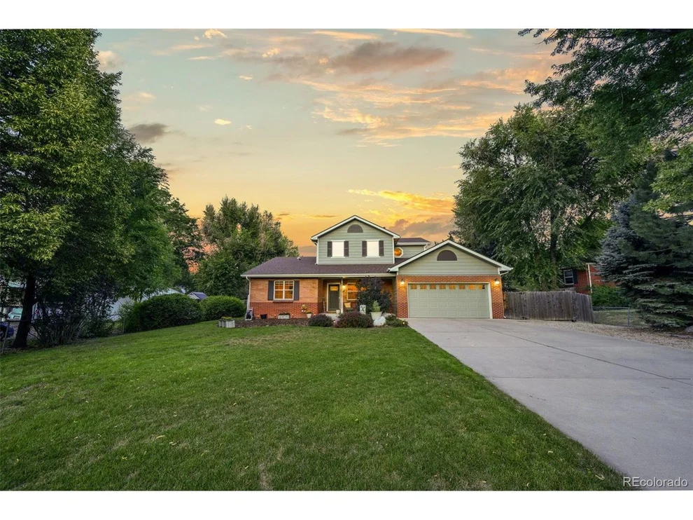 Unit for sale at 720 Emerald Ln, Lakewood, CO 80214