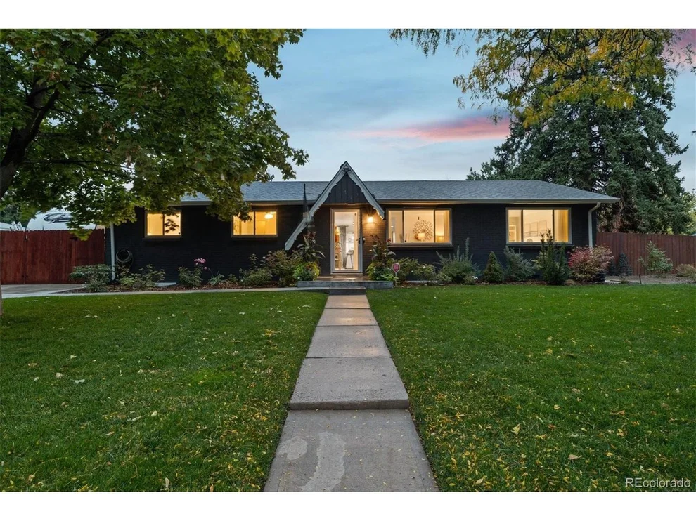 Unit for sale at 696 S Quentin St, Aurora, CO 80012