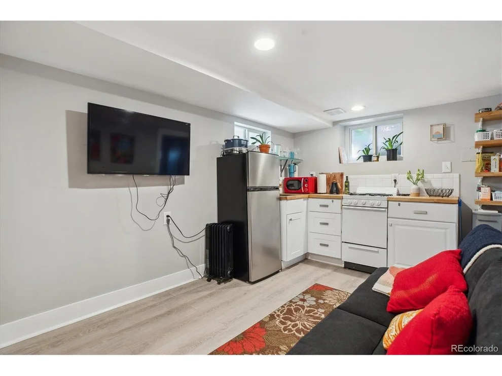 Unit for sale at 190 W Archer Pl, Denver, CO 80223