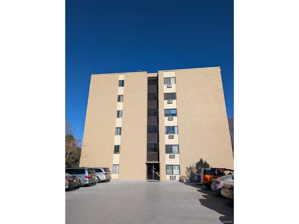 Unit for sale at 13691 E Marina Dr, Aurora, CO 80014