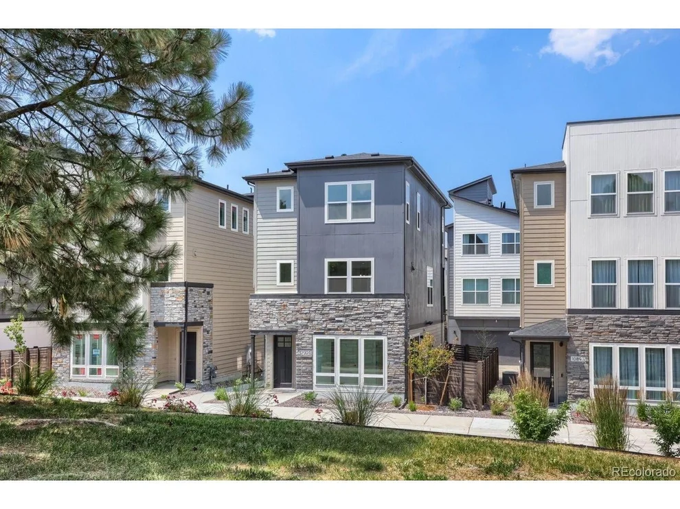 Unit for sale at 10904 E Hinsdale Cir, Centennial, CO 80112