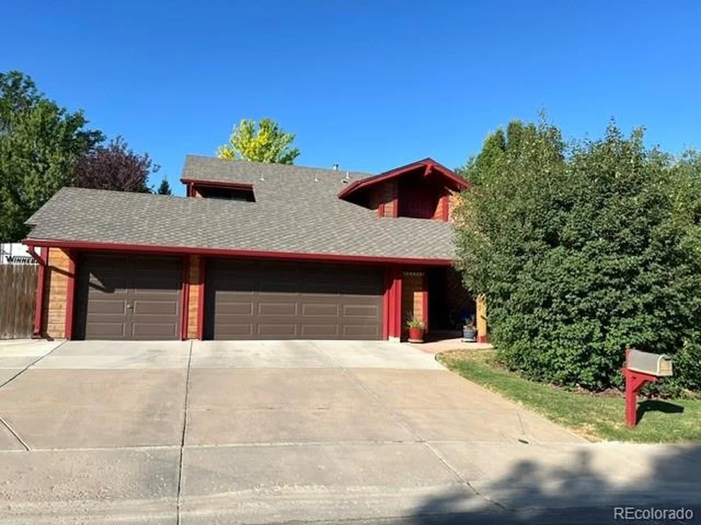 Unit for sale at 18396 E Berry Dr, Centennial, CO 80015