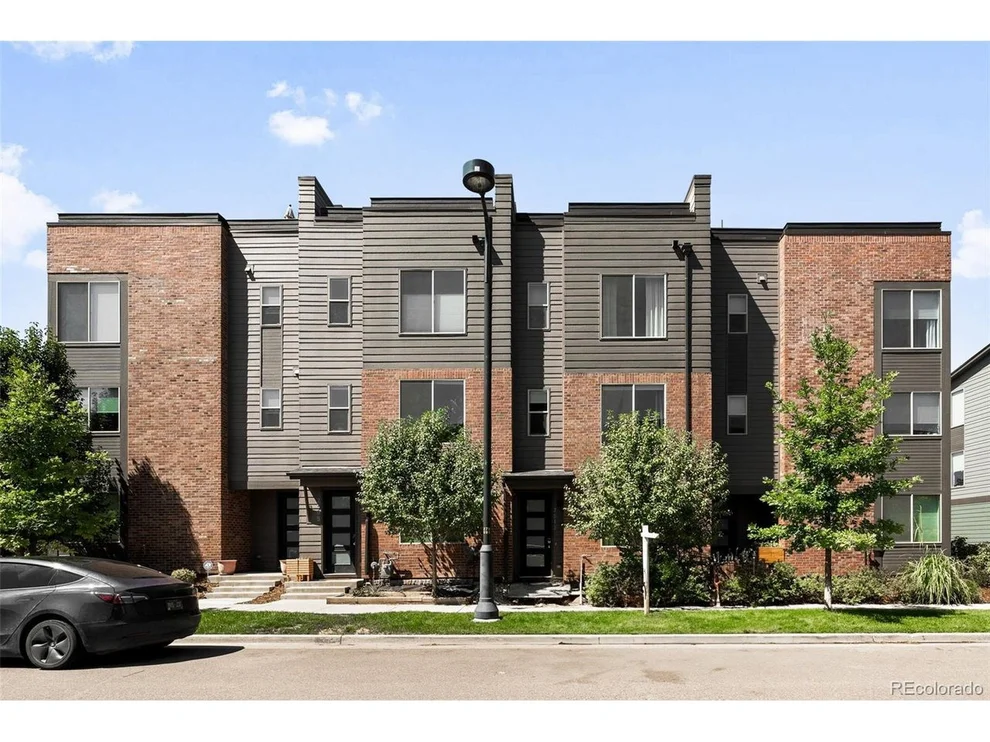 Unit for sale at 2513 N Newark Ct, Aurora, CO 80010