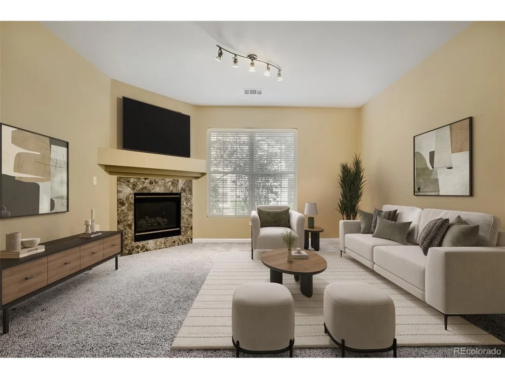 Unit for sale at 4045 S Crystal Cir, Aurora, CO 80014