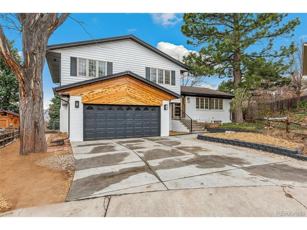 Unit for sale at 13232 W Jewell Cir, Lakewood, CO 80228