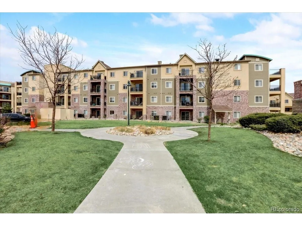 Unit for sale at 725 Elmhurst Dr, Highlands Ranch, CO 80129