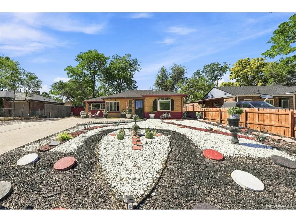 Unit for sale at 2065 Syracuse St, Denver, CO 80207