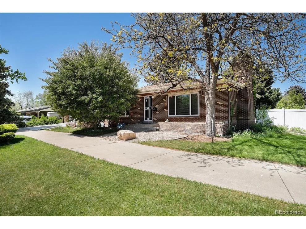 Unit for sale at 805 S Everett St, Lakewood, CO 80226