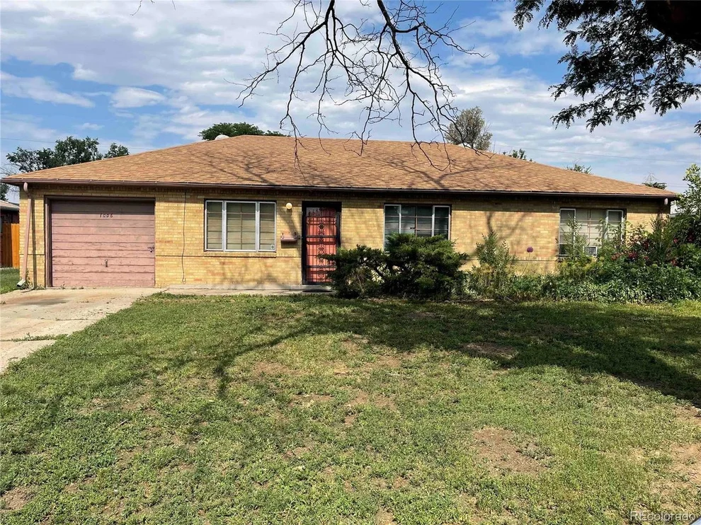 Unit for sale at 1006 Quentin St, Aurora, CO 80011