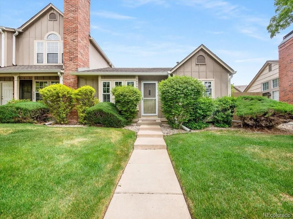 Unit for sale at 9654 W Chatfield Ave, Littleton, CO 80128
