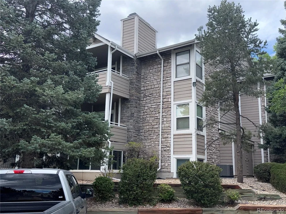Unit for sale at 8376 S Upham Way, Littleton, CO 80128