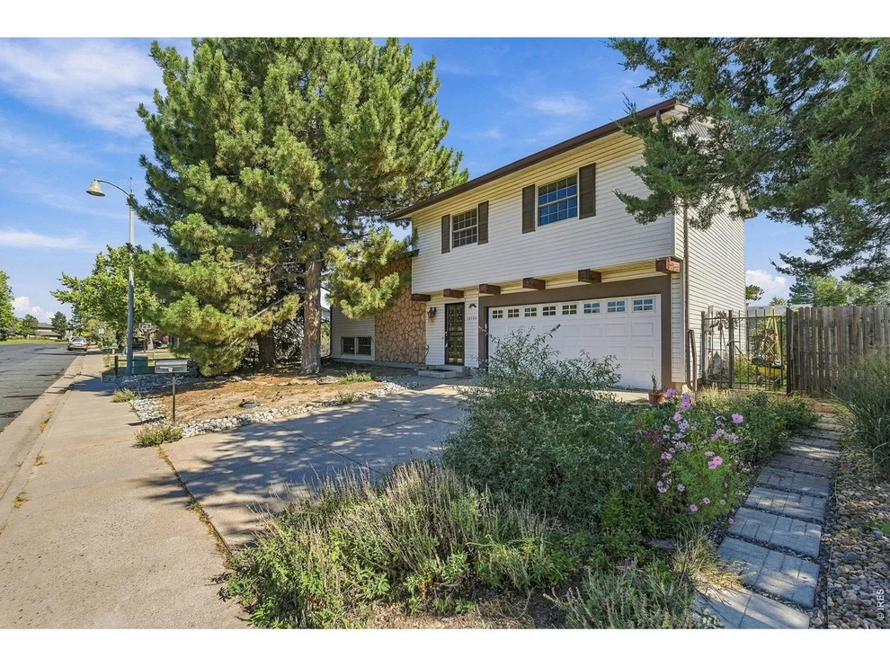 Unit for sale at 15303 E Nassau Dr, Aurora, CO 80013