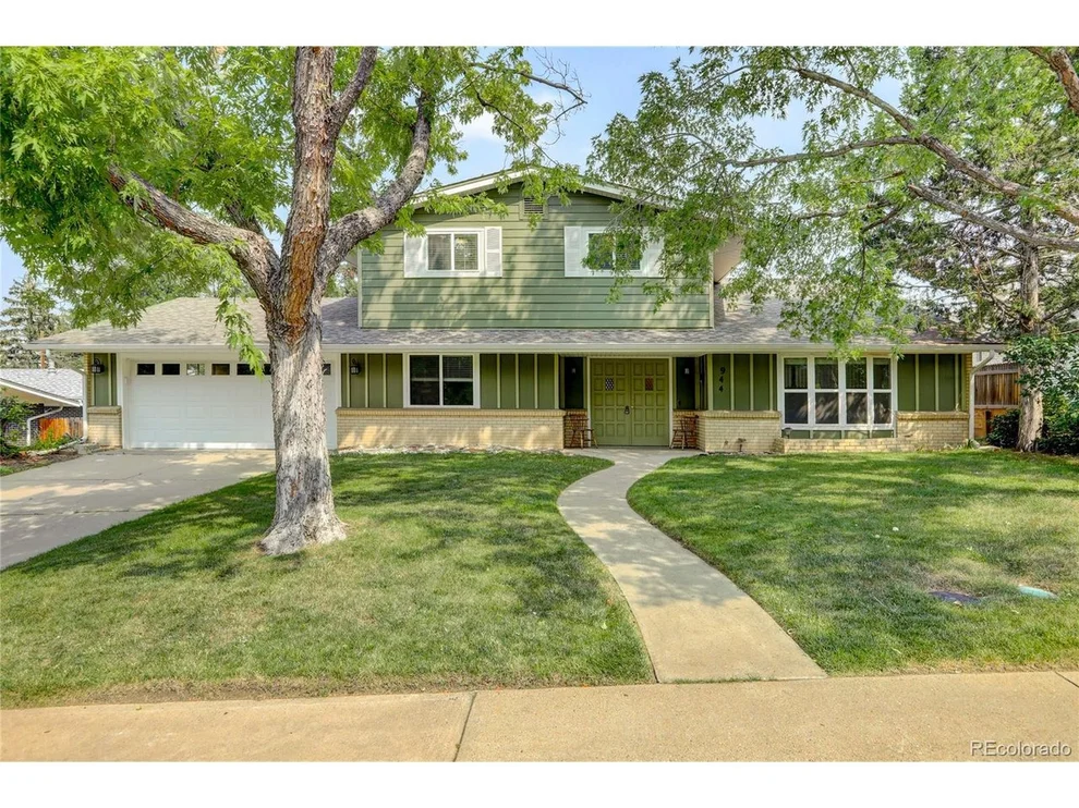 Unit for sale at 944 S Braun Dr, Lakewood, CO 80228