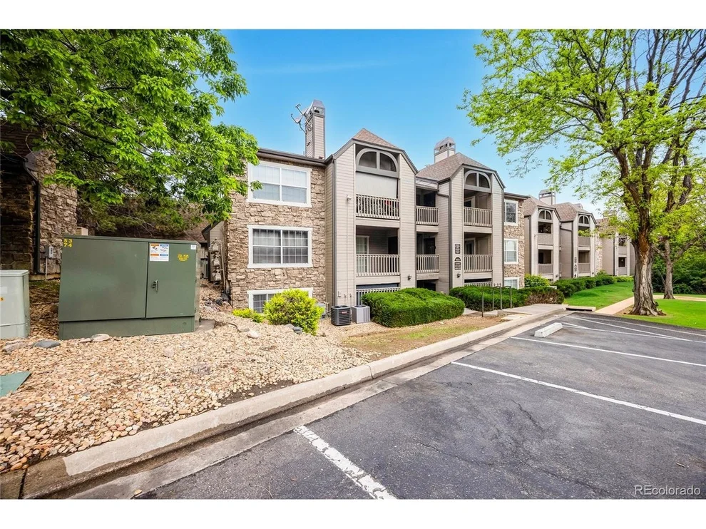 Unit for sale at 9212 E Arbor Cir, Englewood, CO 80111