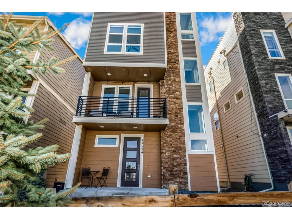 Unit for sale at 11924 Skyview Ln, Broomfield, CO 80021
