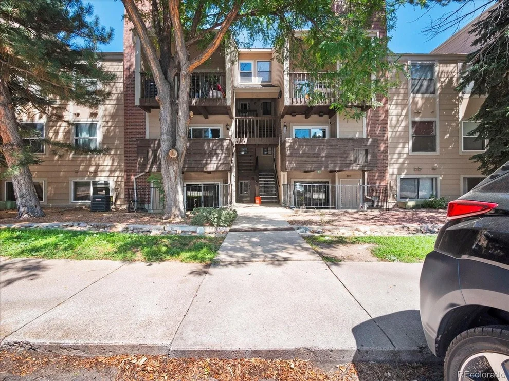 Unit for sale at 15402 E Arizona Ave, Aurora, CO 80017