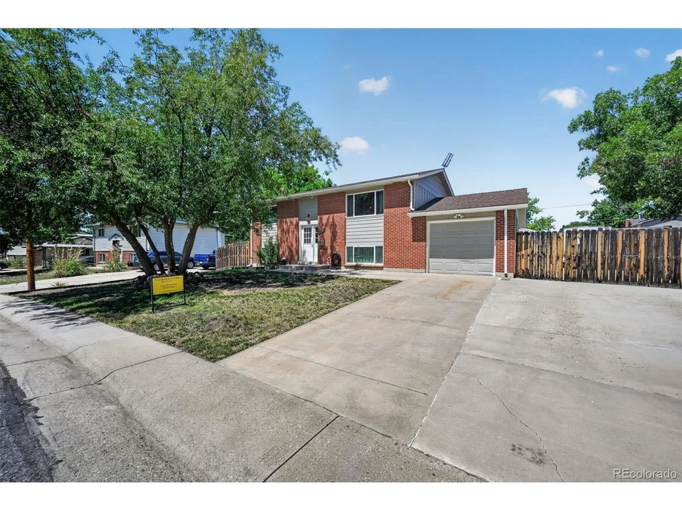 Unit for sale at 9605 Damon Dr, Denver, CO 80260