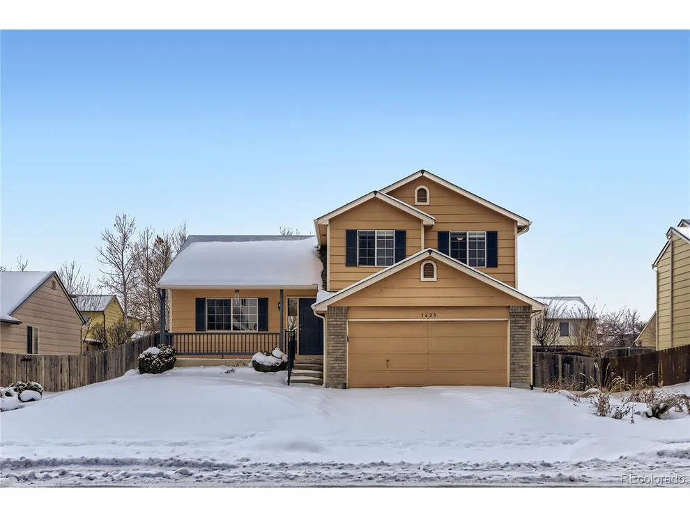 Unit for sale at 1625 Deerwood Dr, Longmont, CO 80504