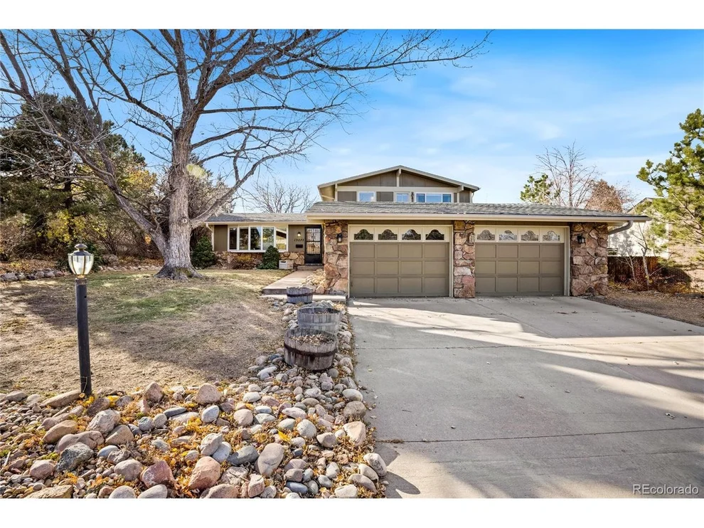 Unit for sale at 13275 W Center Dr, Lakewood, CO 80228