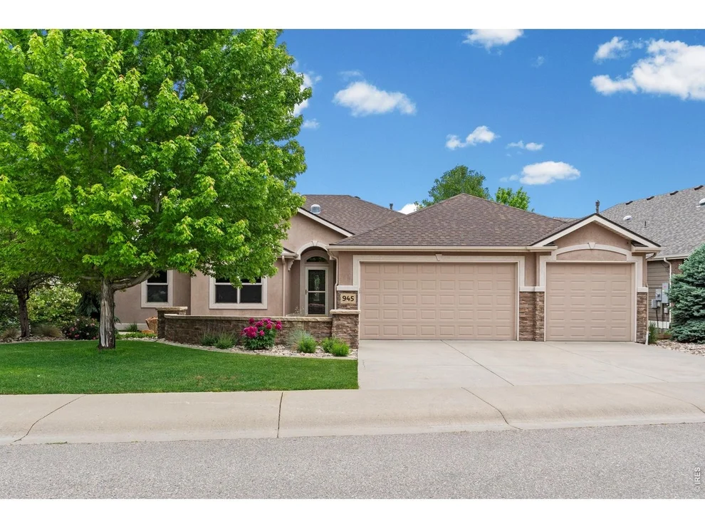Unit for sale at 945 Crabapple Dr, Loveland, CO 80538