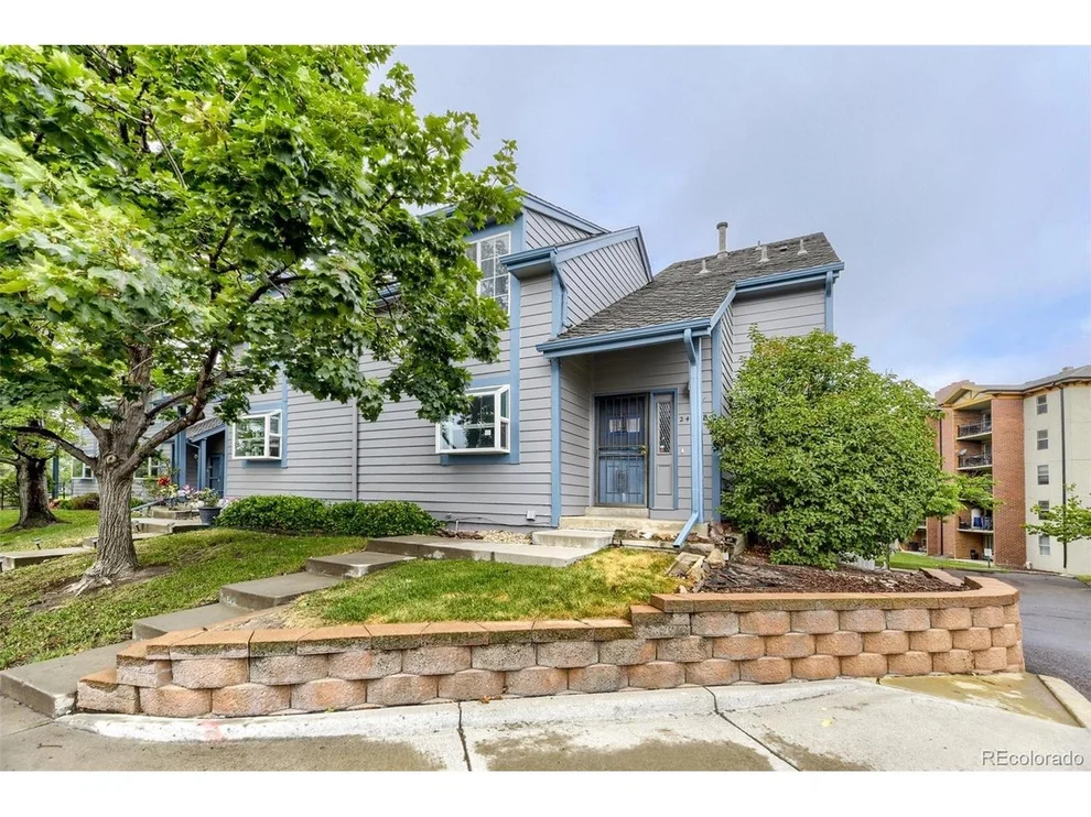 Unit for sale at 2405 S Worchester Ct, Aurora, CO 80014